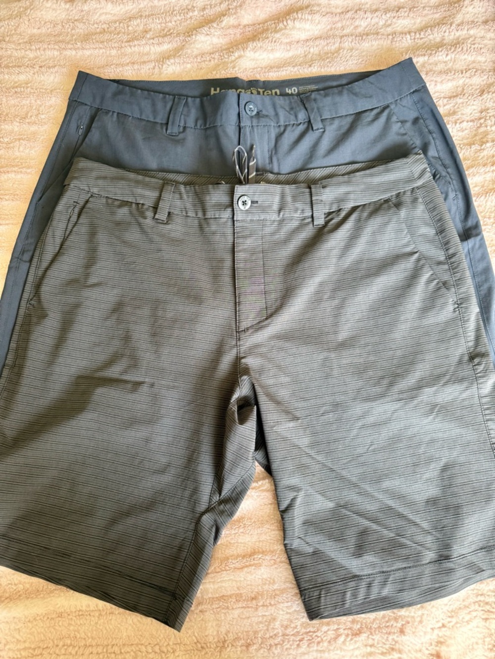 Hang Ten Men's Charcoal and Dark Gray Flat-Front Shorts Size:40 (2 set)
